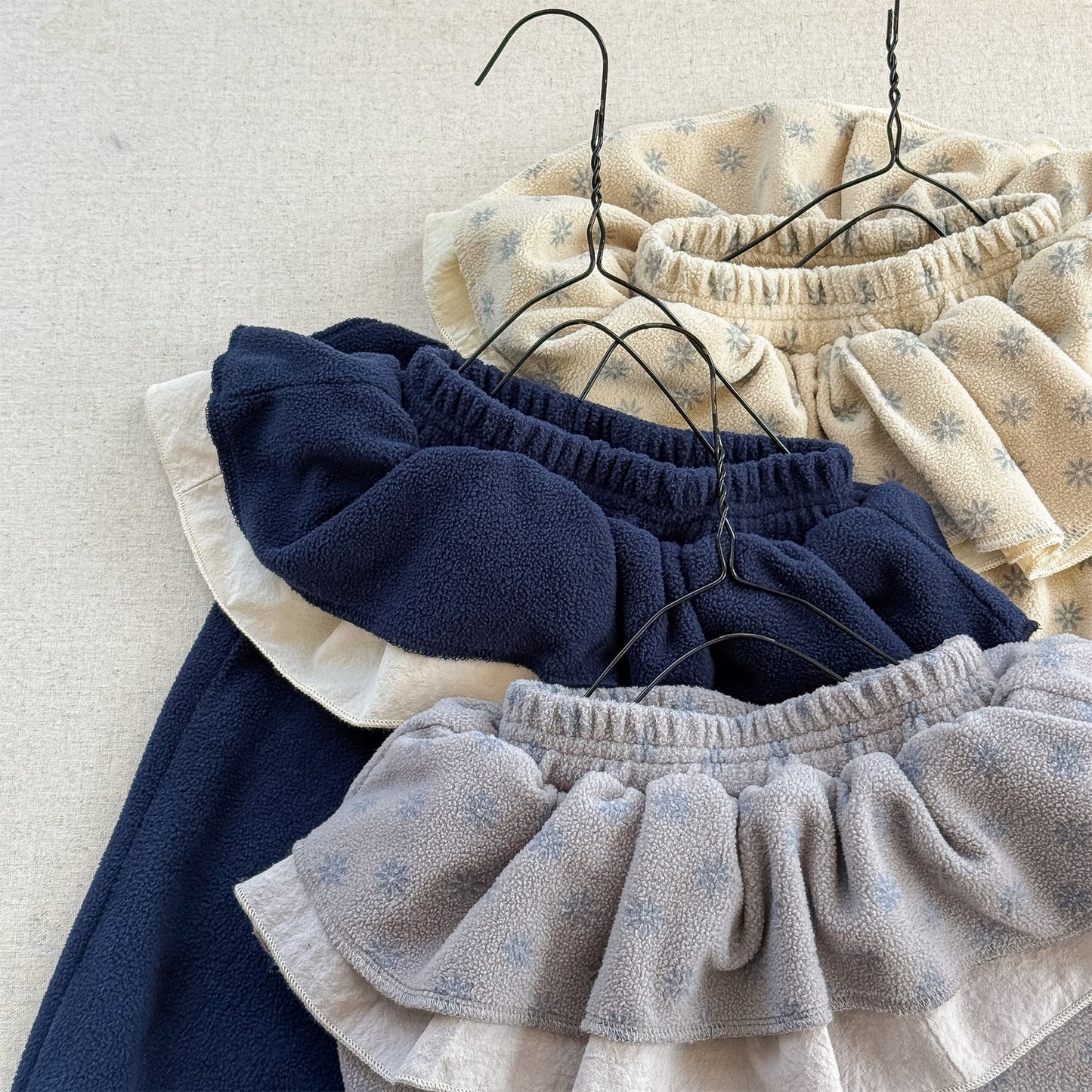 -ビッグフリルスカート付きボアパンツ フリースパンツ【mh0010817】 - mamahalo shop - ロングパンツ・スウェットパンツ -  べビー服 - 子供服 - 男の子 - 女の子