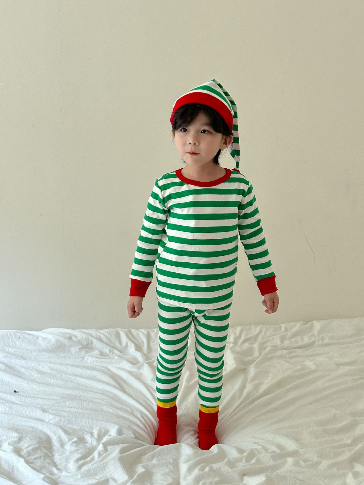 Kids' striped long-sleeve T-shirt, easy-fit long pants, and pom-pom motif cap: 3-piece set【mh0008100】