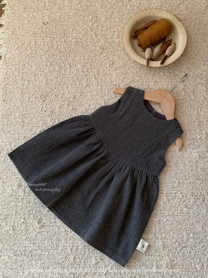 Camiseta de manga larga con cuello de volantes y vestido sin mangas para niña 【mh0014659】