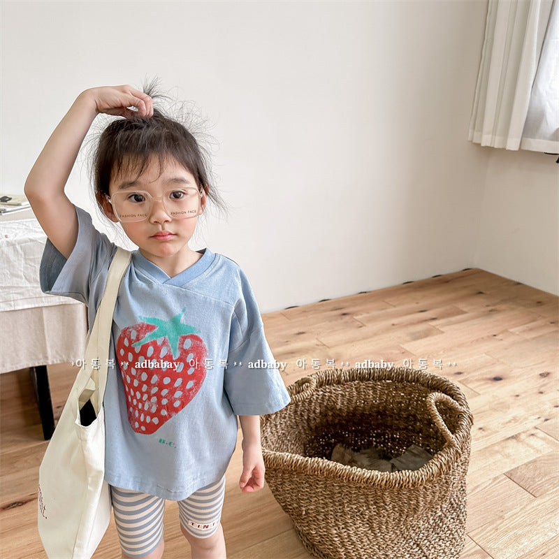 キッズ用Vネック半袖Tシャツ いちごプリントのブルー