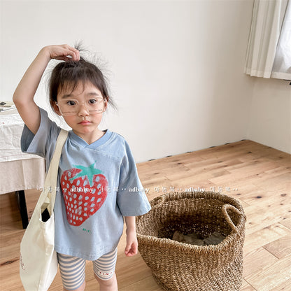 キッズ用Vネック半袖Tシャツ いちごプリントのブルー