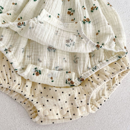 ベビー用ロンパース裾・フリルアップ（小花柄とドット、シャーリング）