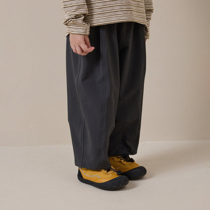 キッズ用ワイドロングパンツ（ダークグレー〜黒系）テーパード状のゆとり