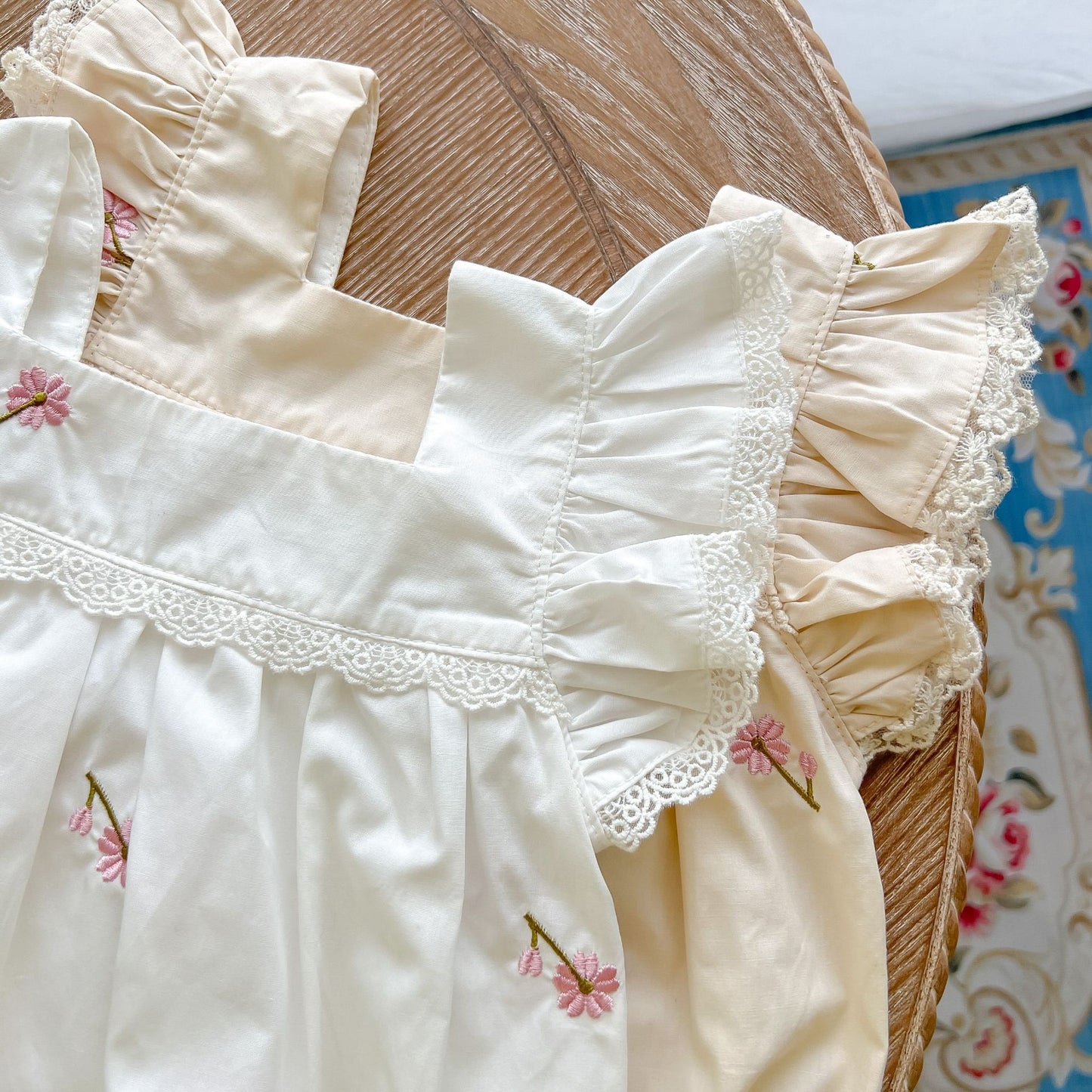 Mameluco de bebé con bordado floral y mangas con volantes 【mh0001865】