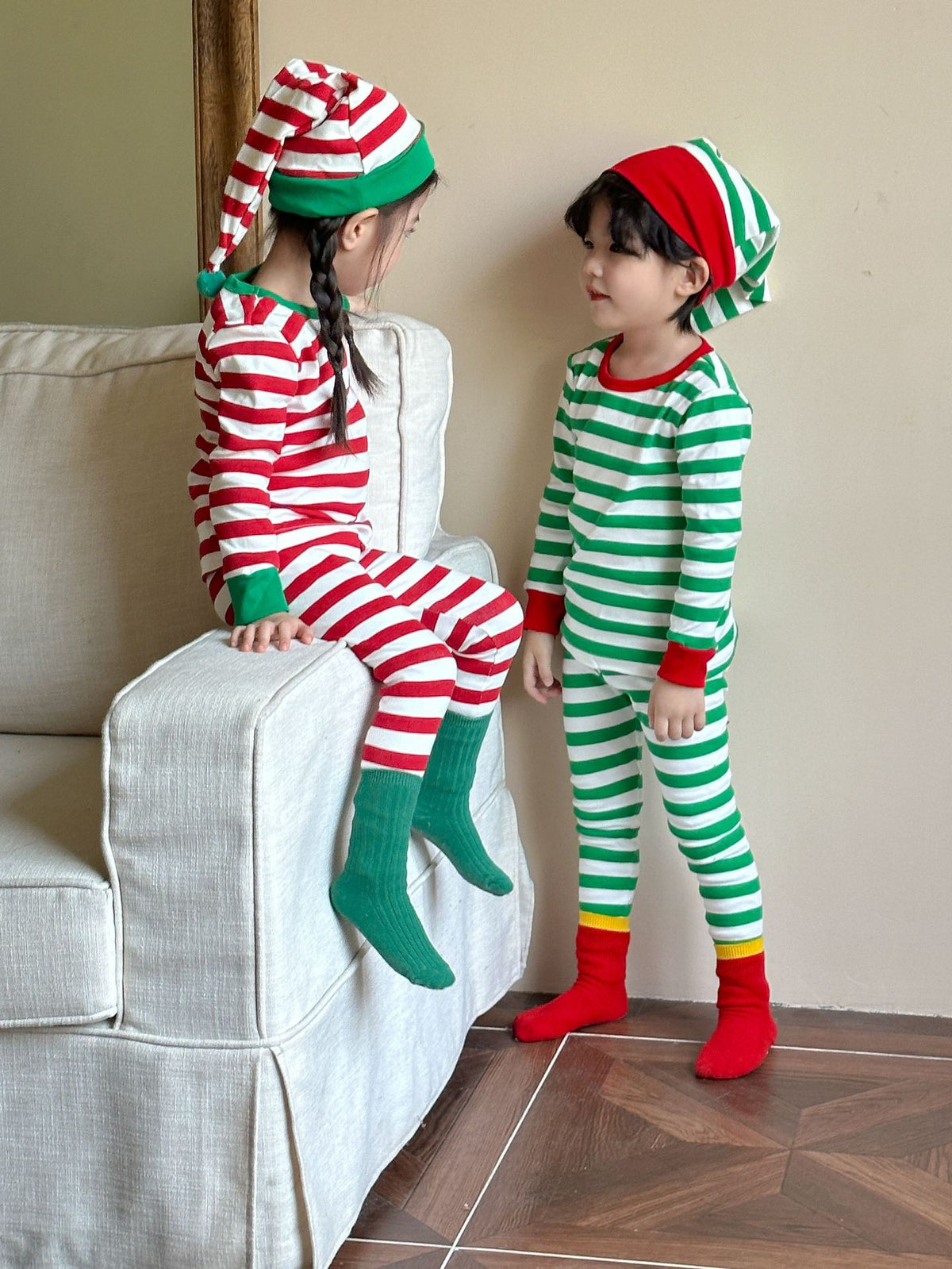 Kids' striped long-sleeve T-shirt, easy-fit long pants, and pom-pom motif cap: 3-piece set【mh0008100】