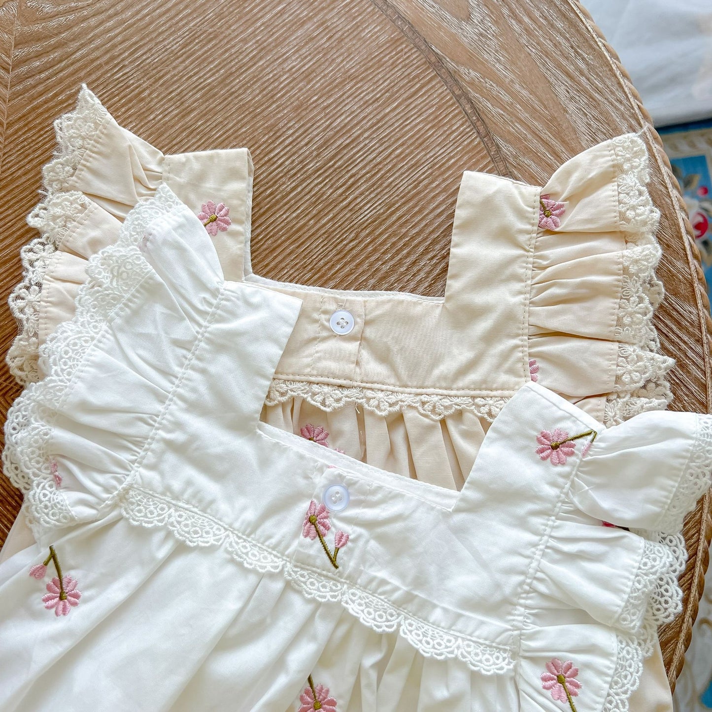 Mameluco de bebé con bordado floral y mangas con volantes 【mh0001865】