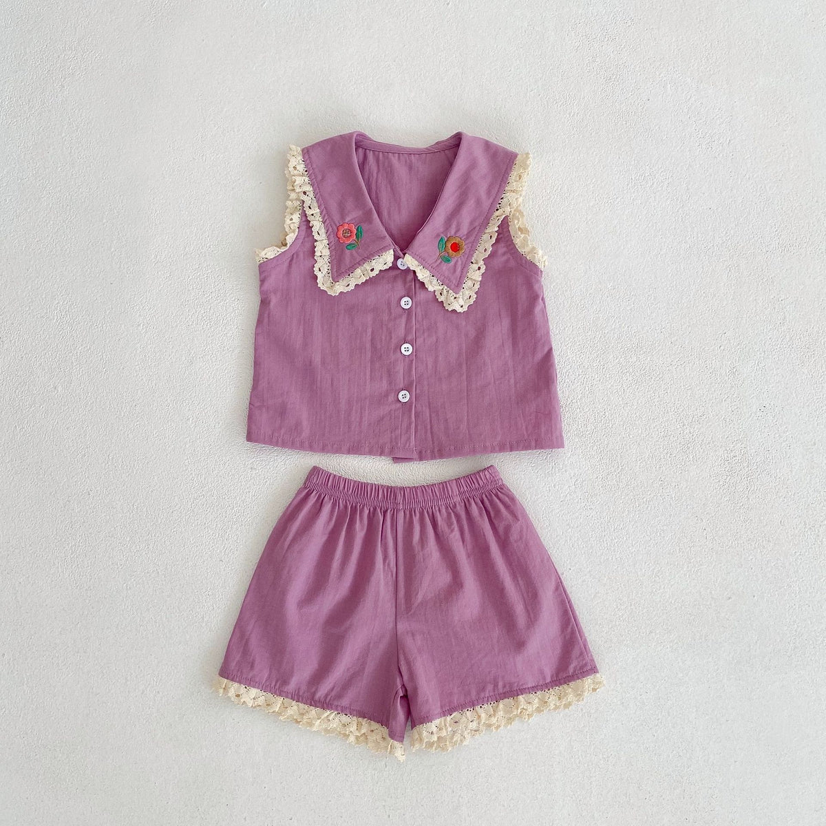 Conjunto de camisa sin mangas con cuello de encaje bordado floral y volantes y pantalón corto para bebé y niño [mh0002001]