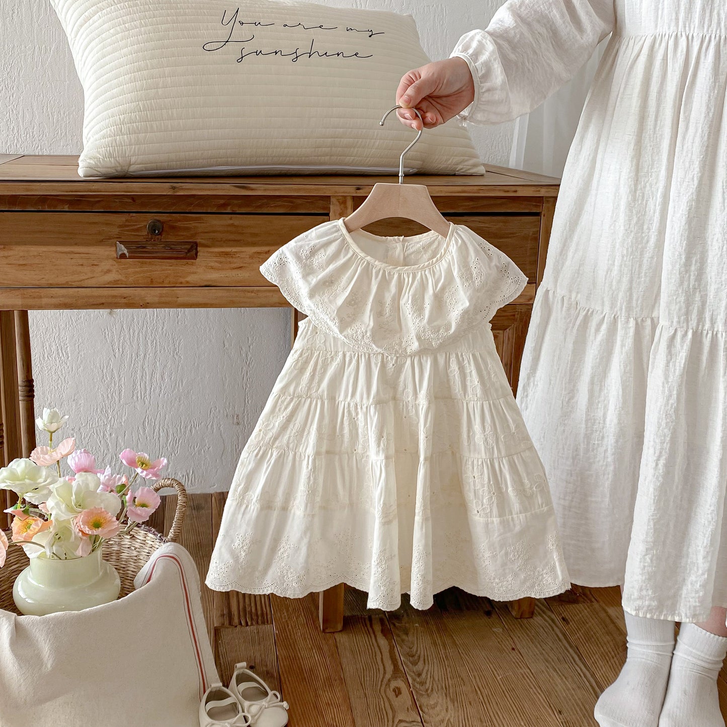 Eyelet Embroidered Ruffle Tiered Dress ベージュ レースカラー ティアード ワンピース【mh0012725】