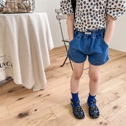 キッズ用ブルーデニムショートパンツ、ウエストゴムとフロントポケット