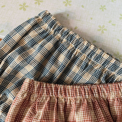 キッズ用 青チェックブラウスと赤チェックショートパンツ