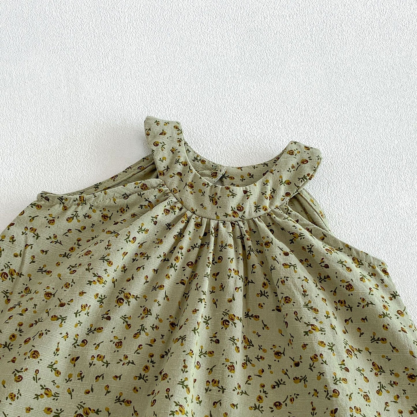 Conjunto de top halter con estampado floral y shorts de flores pequeñas sin mangas [mh0013423]
