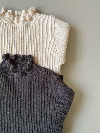 Long-sleeved mock neck cut-and-sew sweater with a ruffled high neck and bottle neck. Basic sweater [mh0011897]