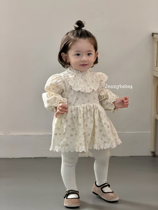 ベビーロンパース 生成り 小花柄 フリルカラー ギャザー長袖