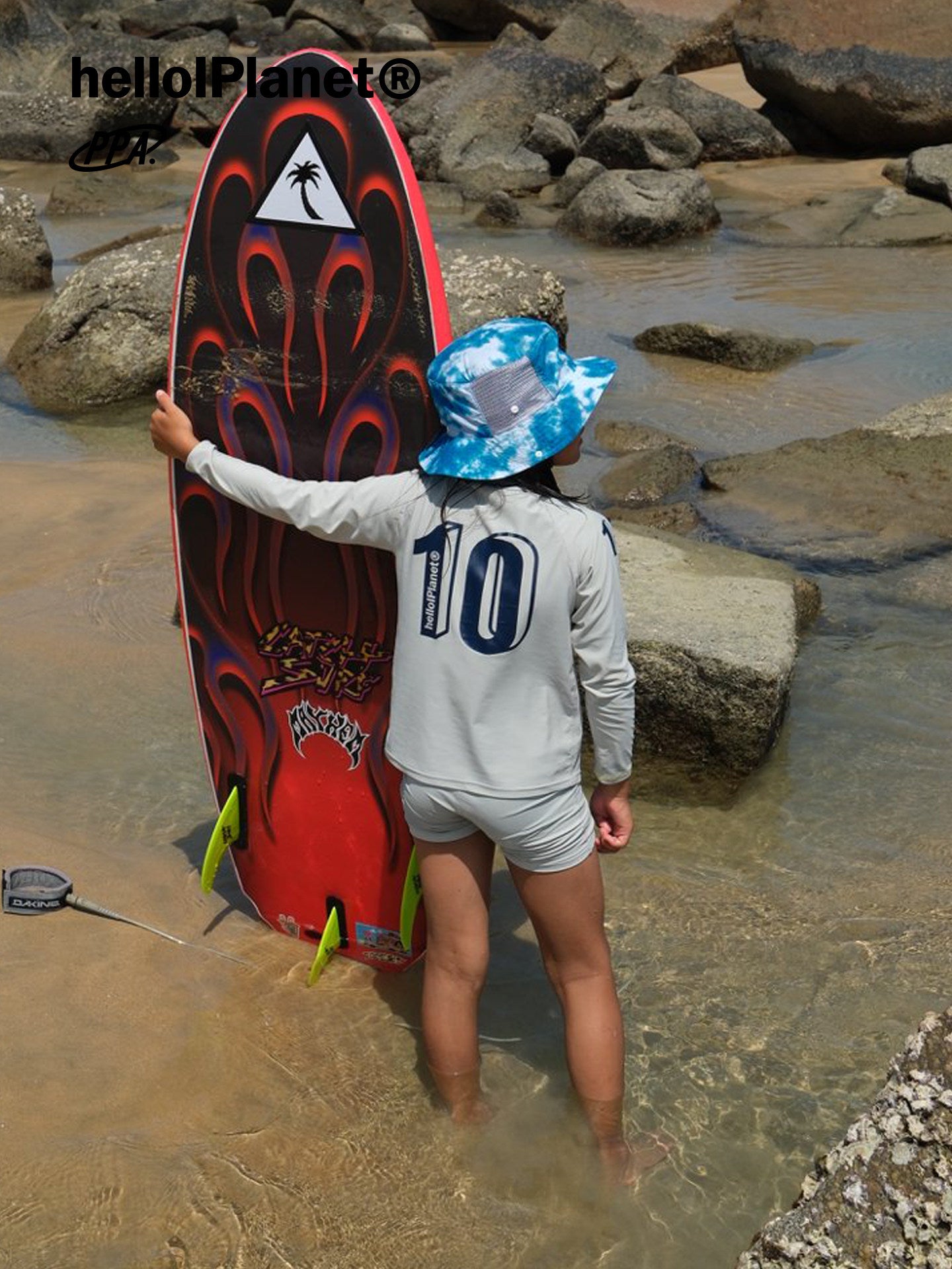 Sporty Front-Zip Rash Guard Swimsuit Set 長袖ラッシュガード ショートパンツ 水着【mh0013625】