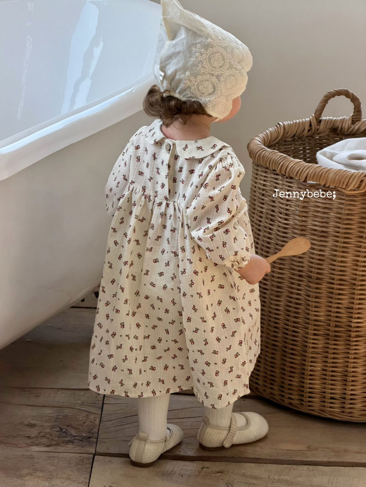 Kids Floral Lace Collar Long Sleeve Smocked Embroidery Flare Silhouette Dress [mh0013894]