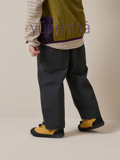 キッズ用ストレートパンツ 黒っぽい色 サイドシーム入り ロング丈 すね丈