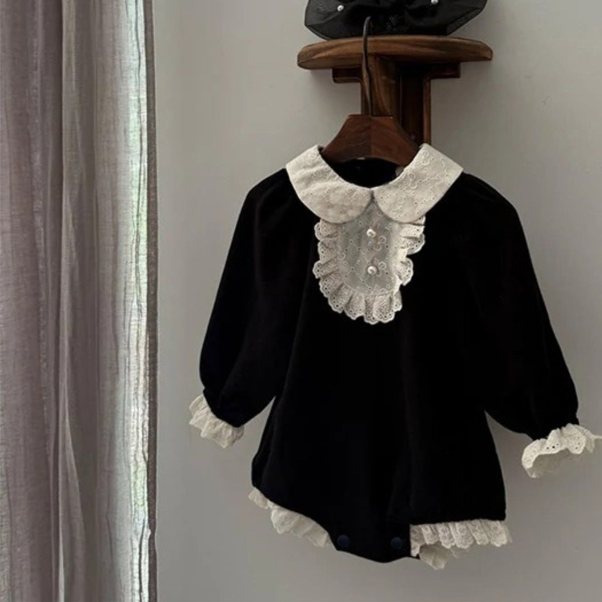 Baby Lace Collar Pearl Button Long Sleeve Romper [mh0013881]