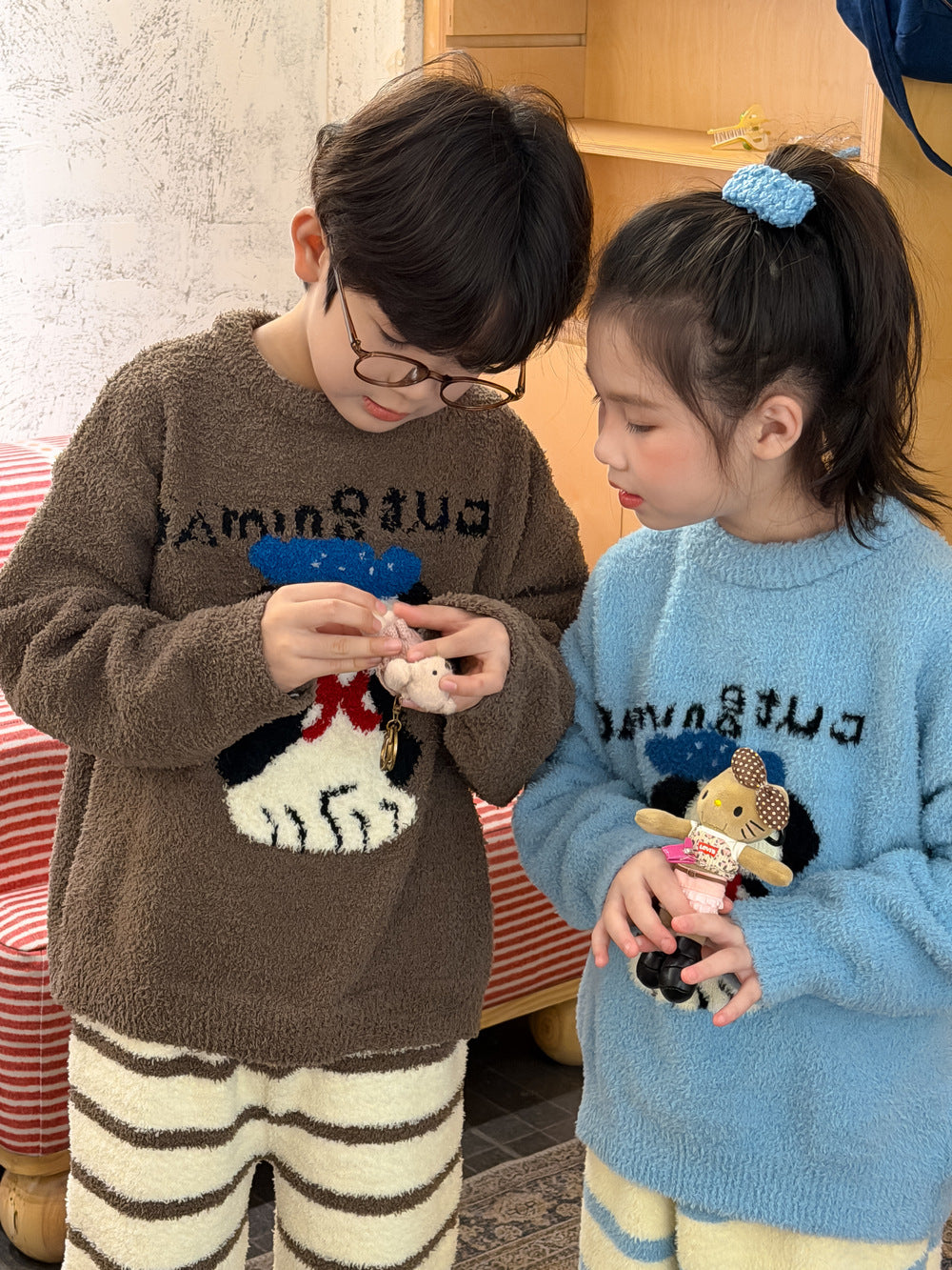 Coral fleece pajama set with dog motif, striped pants, and loungewear [mh0011872]