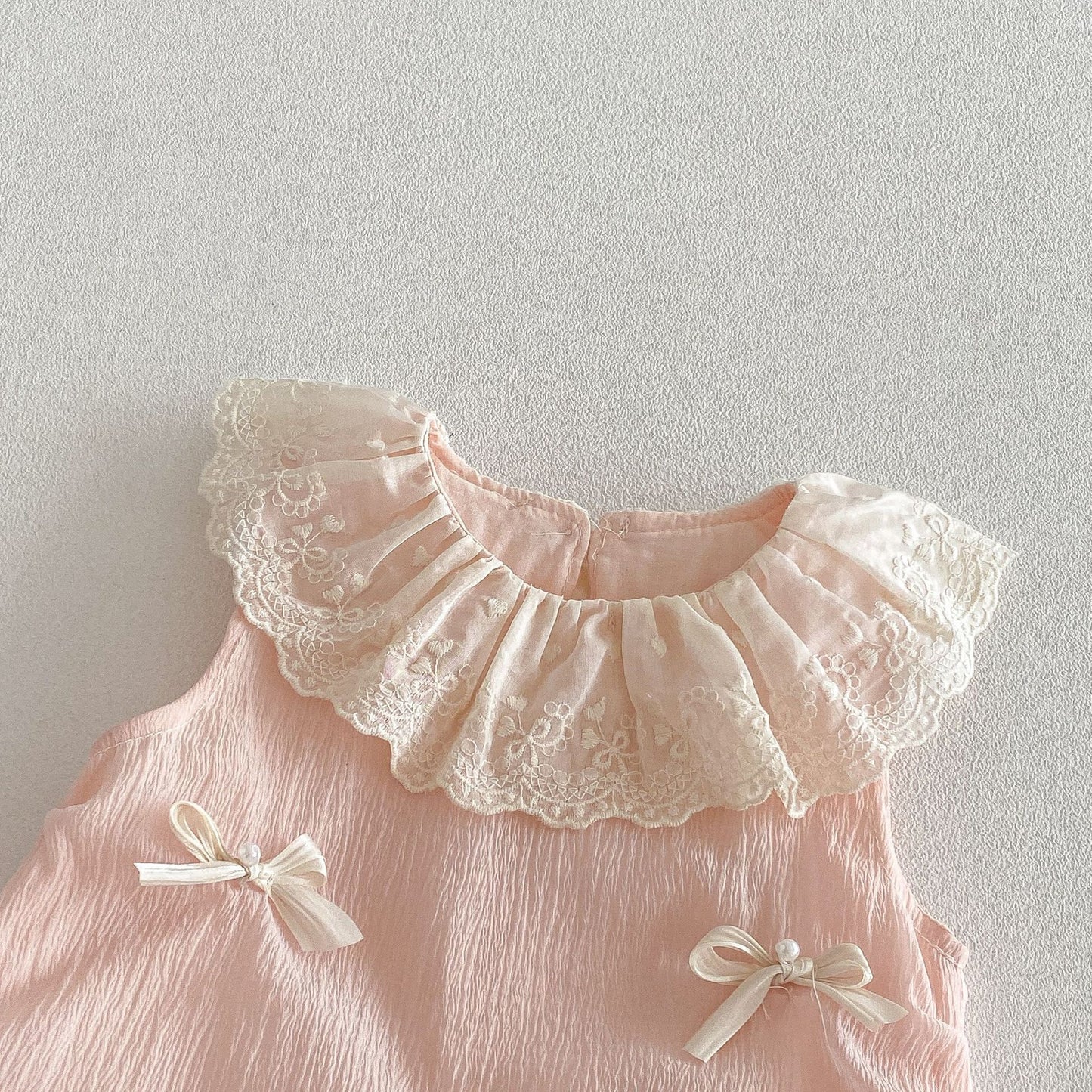 Sleeveless Lace Collar Bow Romper mameluco con lazo en el cuello de encaje sin mangas【mh0013435】