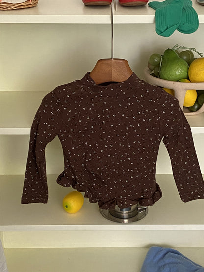 キッズ用茶色の小花柄長袖Tシャツ、ハイネック風と裾のメローフリル