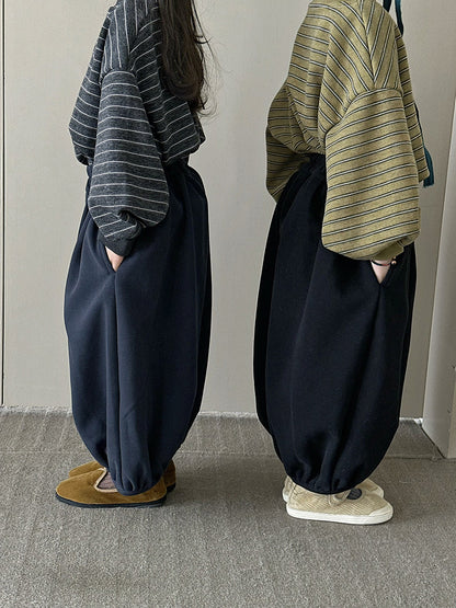 キッズ用ルーズバルーン風スウェットパンツ（濃いネイビー、ブラック）丸みのあるシルエット