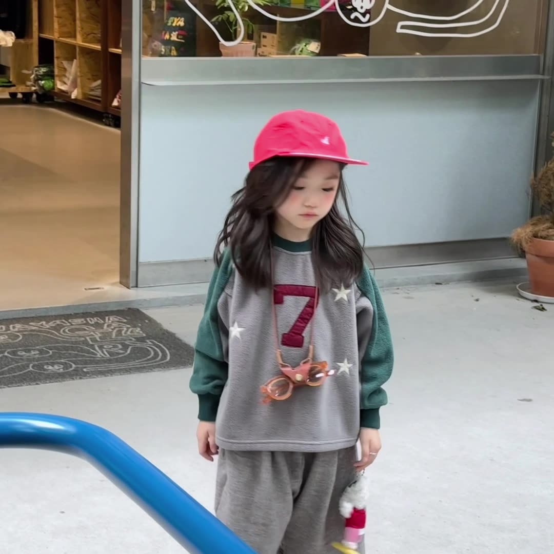 -ナンバーワッペン星柄フリーストレーナー【mh0010909】 - mamahalo shop - トレーナー・フーディ -  べビー服 - 子供服 - 男の子 - 女の子