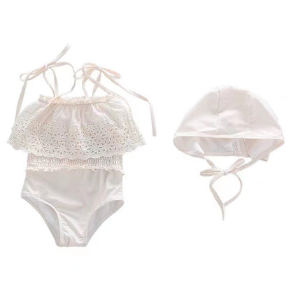ベージュのレースフリルワンピース水着と紐付き帽子（セット）