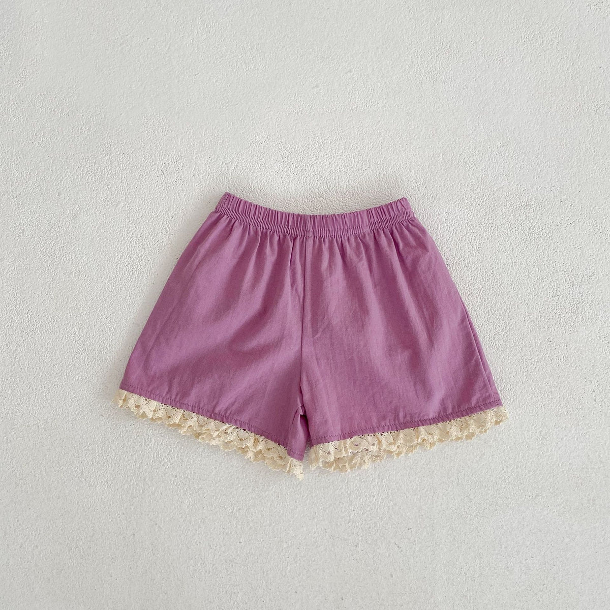 Conjunto de camisa sin mangas con cuello de encaje bordado floral y volantes y pantalón corto para bebé y niño [mh0002001]