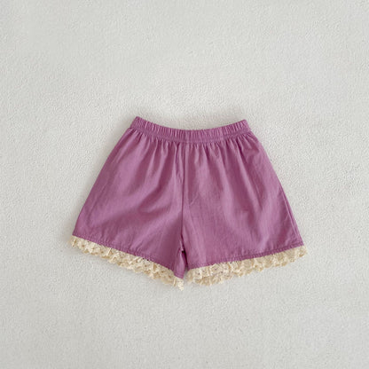 パープルのショートパンツ。フリル裾とレースの切り替え