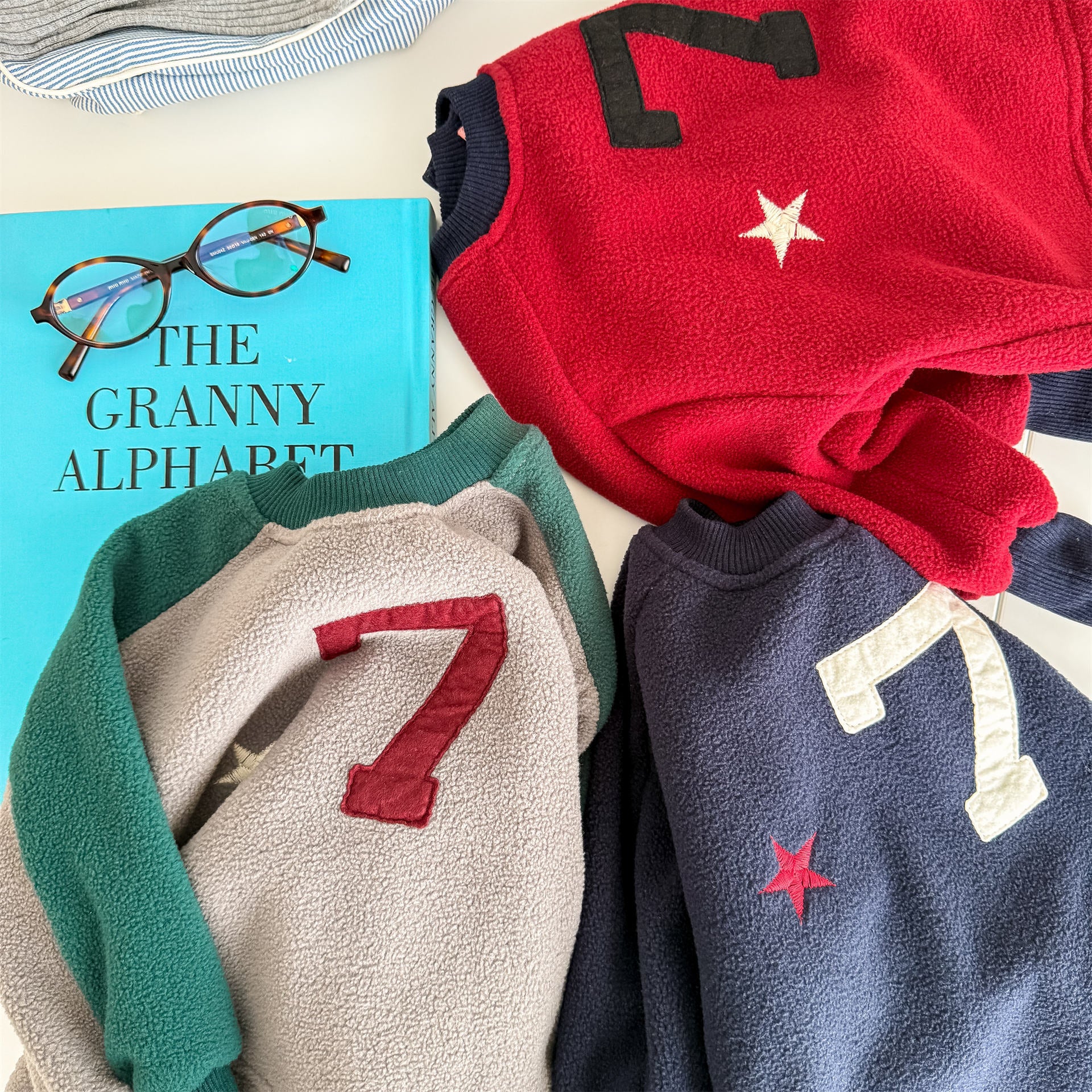 -ナンバーワッペン星柄フリーストレーナー【mh0010909】 - mamahalo shop - トレーナー・フーディ -  べビー服 - 子供服 - 男の子 - 女の子