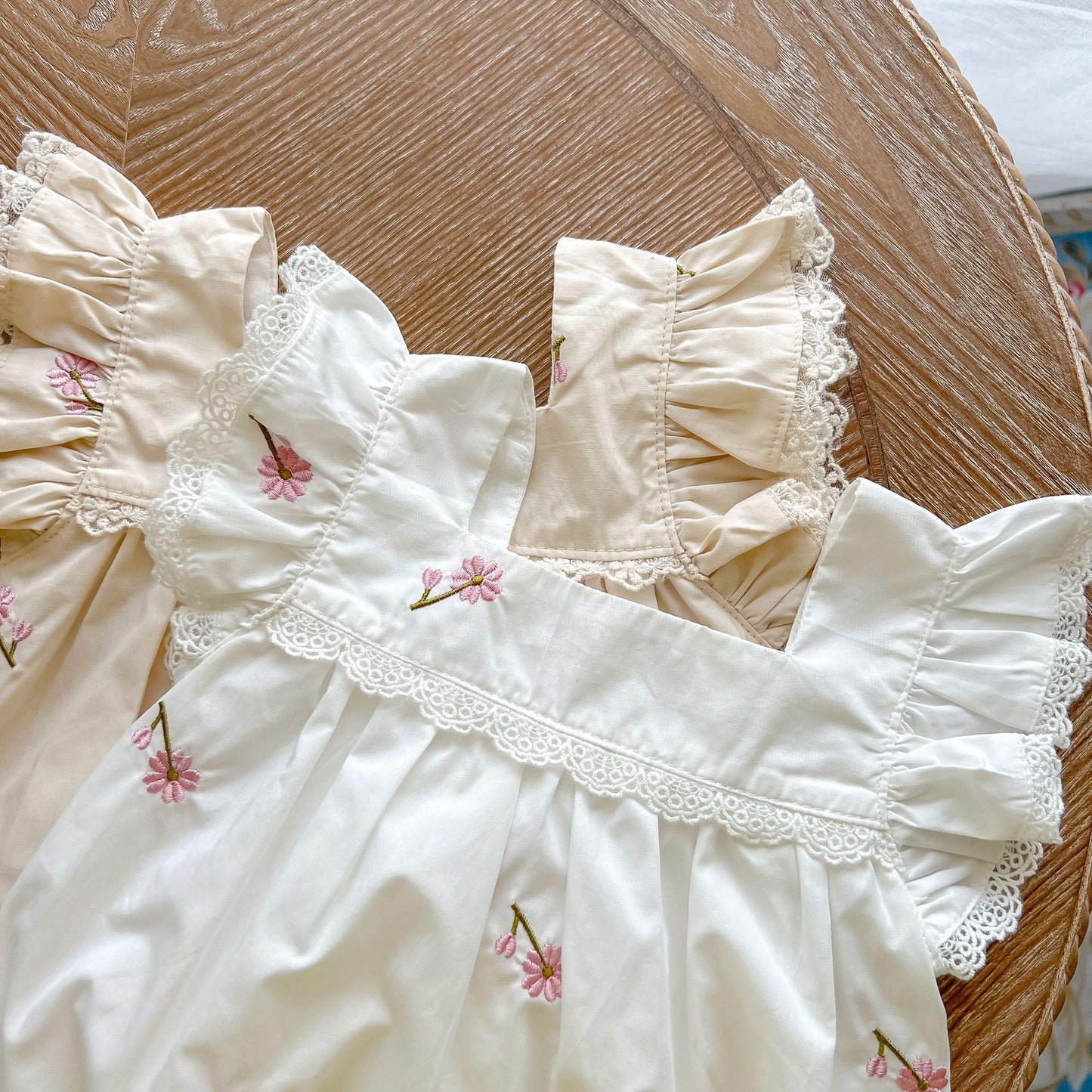 Mameluco de bebé con bordado floral y mangas con volantes 【mh0001865】