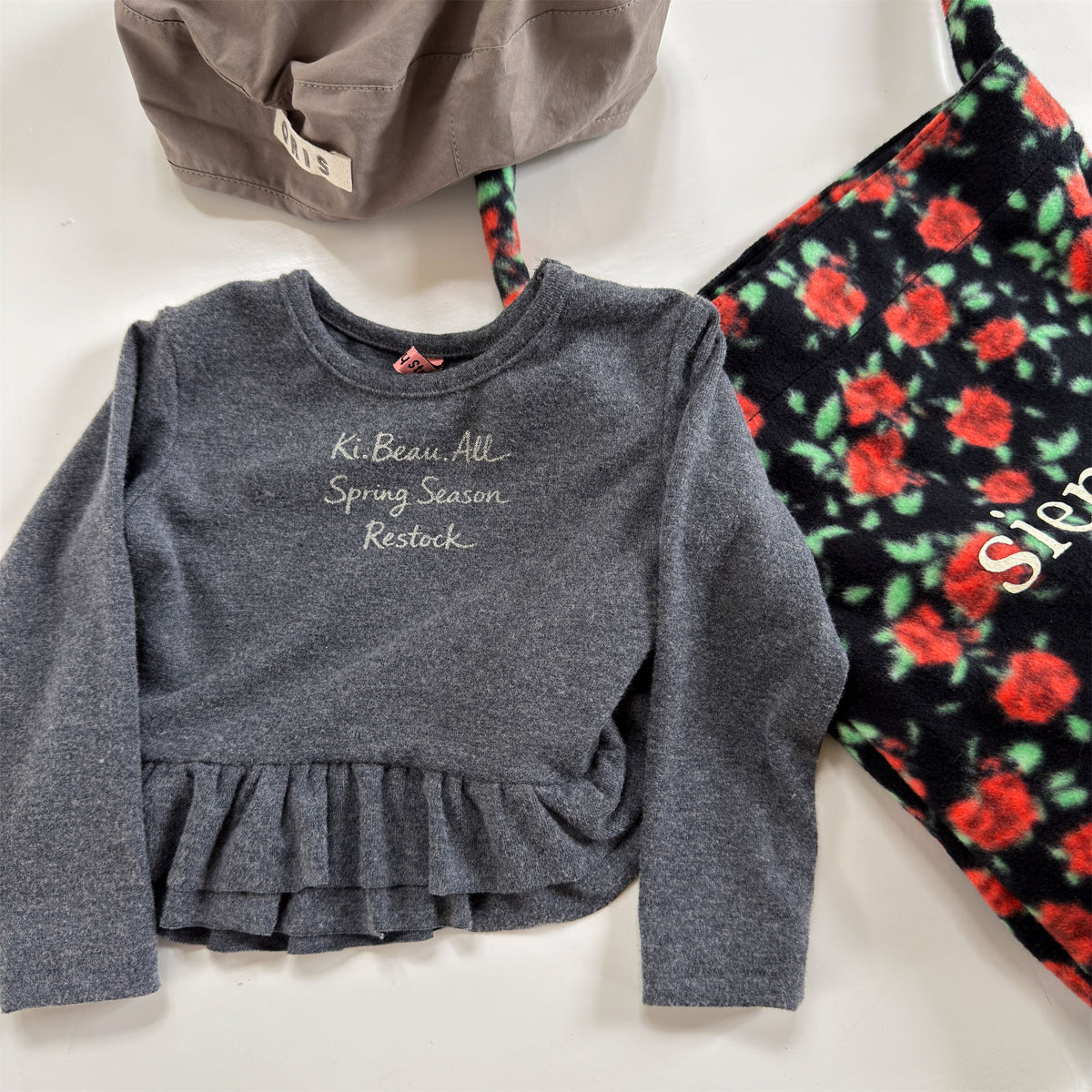 キッズ 英字レター 刺繍 裾フリル 長袖Tシャツ【mh0014552】
