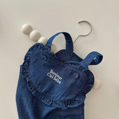 ネイビーのベビー用デニムサロペット、ハート形フリルとロゴ刺繍アップ