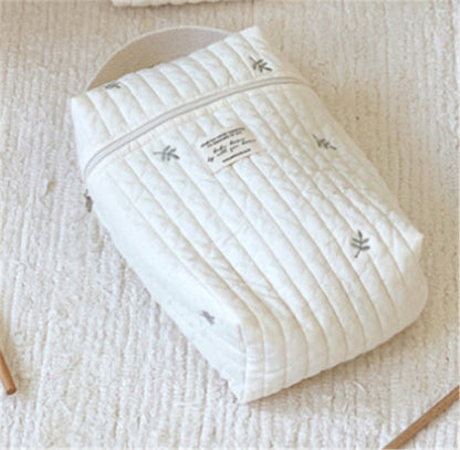 Quilted and embroidered handle pouch, diaper pouch, baby bottle pouch, mommy bag, bear, star, and acorn design [mh0000887]