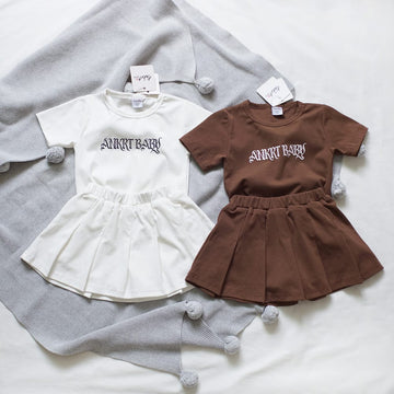 キッズ フロントロゴプリント 半袖Tシャツ プリーツスカート セット【mh0013827】