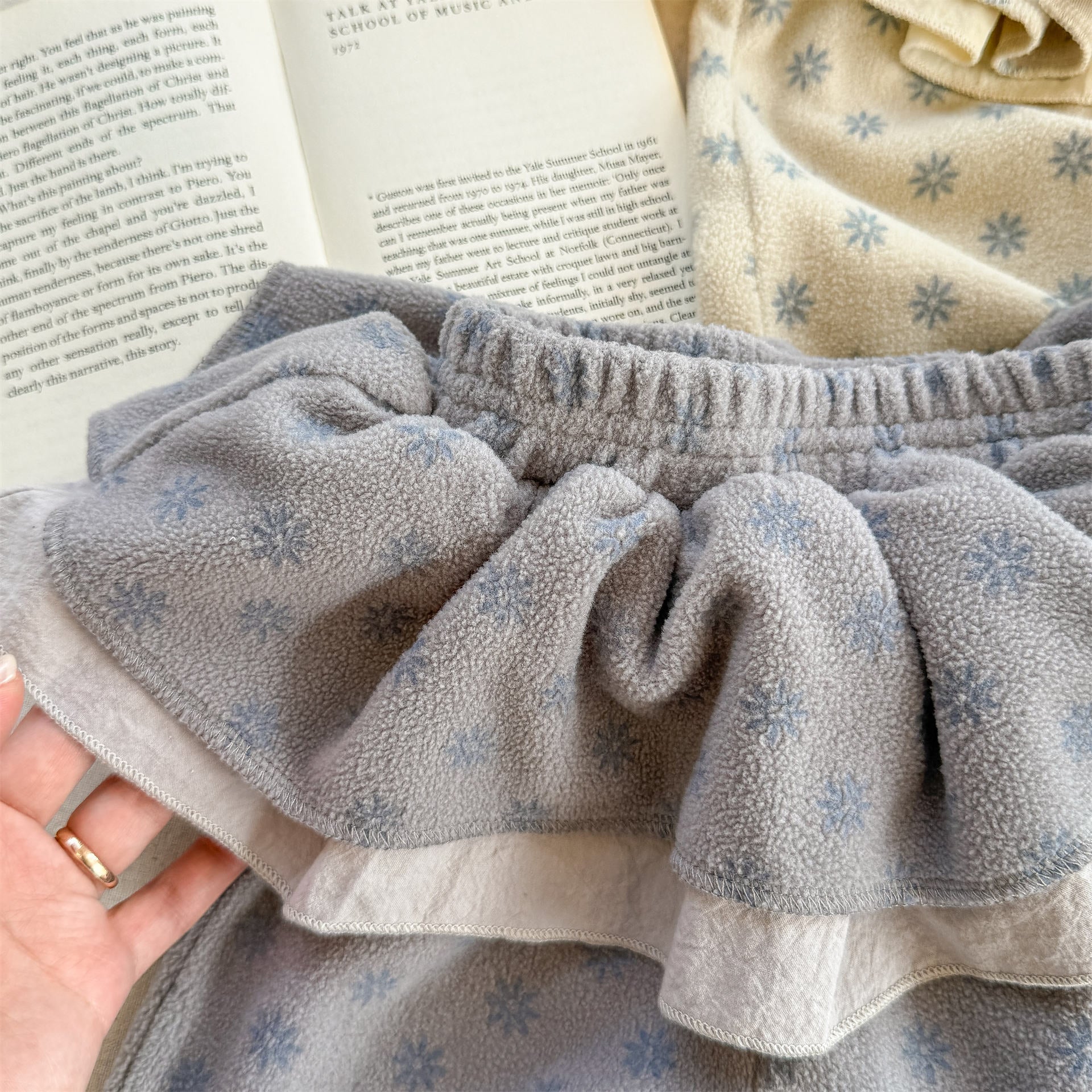 -ビッグフリルスカート付きボアパンツ フリースパンツ【mh0010817】 - mamahalo shop - ロングパンツ・スウェットパンツ -  べビー服 - 子供服 - 男の子 - 女の子