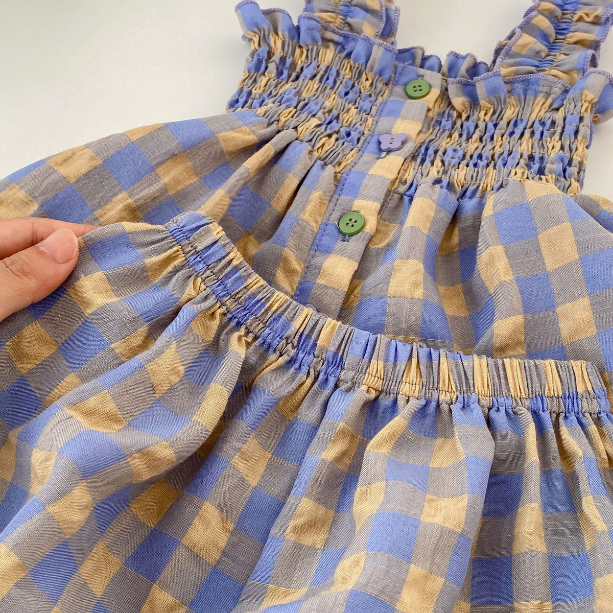 Conjunto de camisola fruncida con volantes y shorts a cuadros para bebé