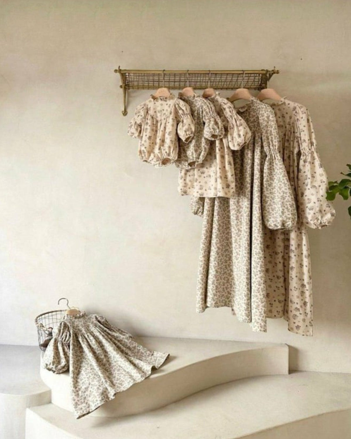 長袖ロンパース 小花柄プリント フリルスタンドカラー バブルスリーブ【mh0011851】