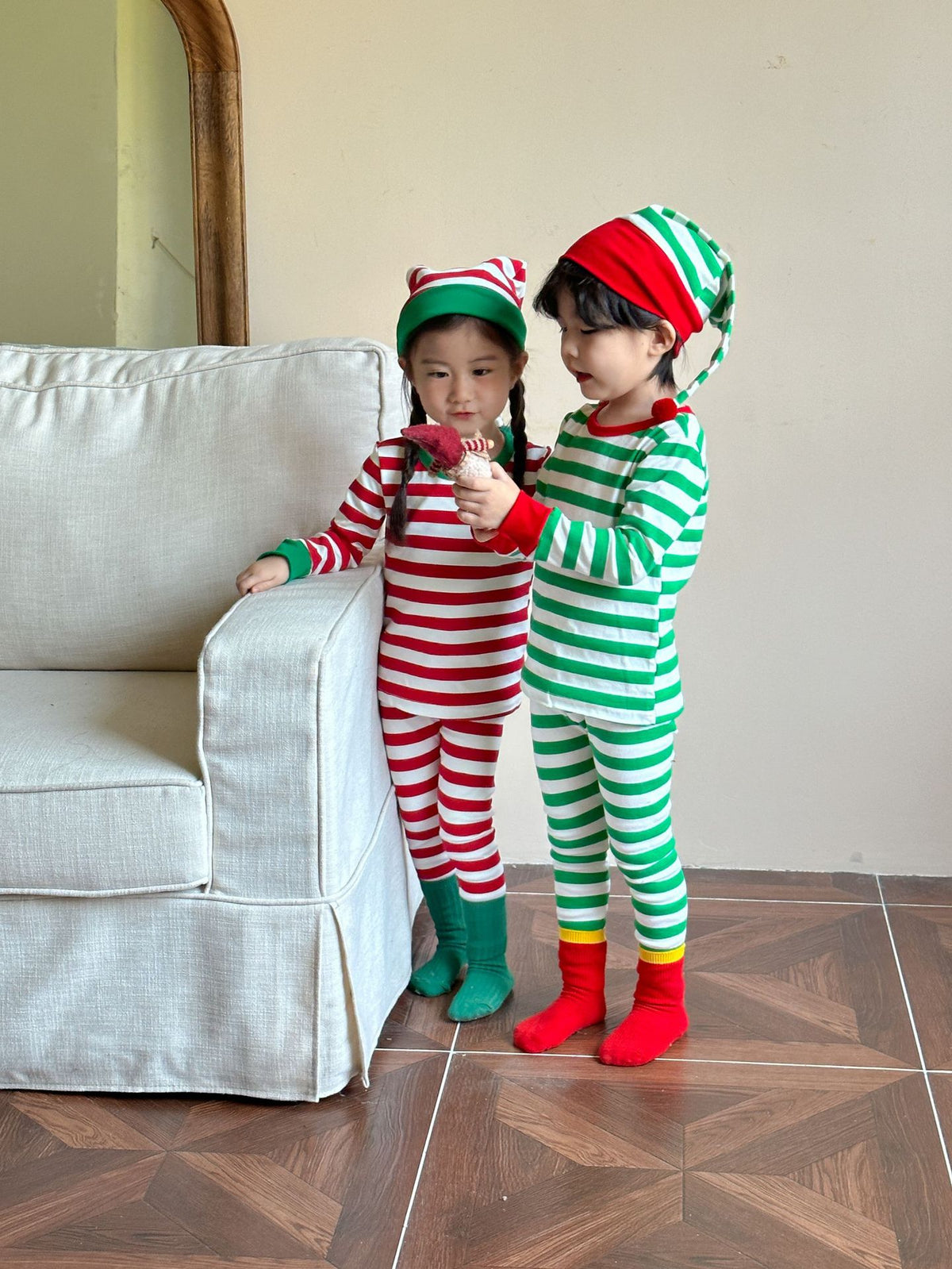 Kids' striped long-sleeve T-shirt, easy-fit long pants, and pom-pom motif cap: 3-piece set【mh0008100】