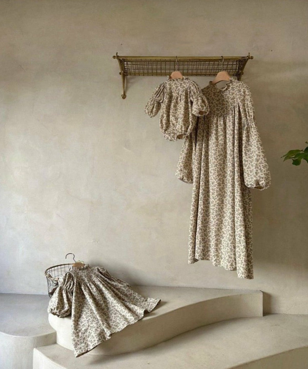 長袖ロンパース 小花柄プリント フリルスタンドカラー バブルスリーブ【mh0011851】