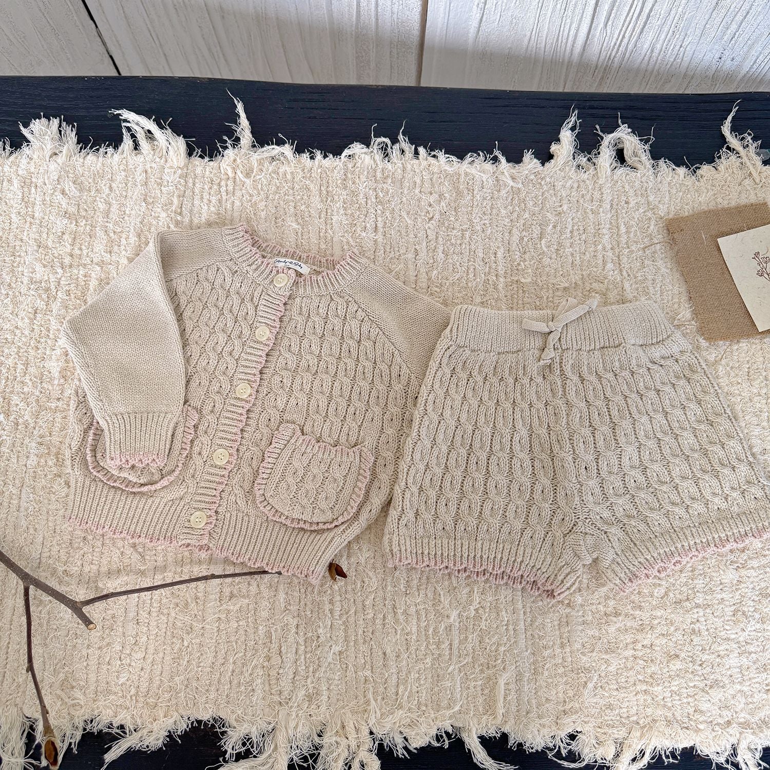 -ケーブルニットカーディガン+ショートパンツ 2点セット【mh0011169】 - mamahalo shop - 長袖セットアップ -  べビー服 - 子供服 - 男の子 - 女の子