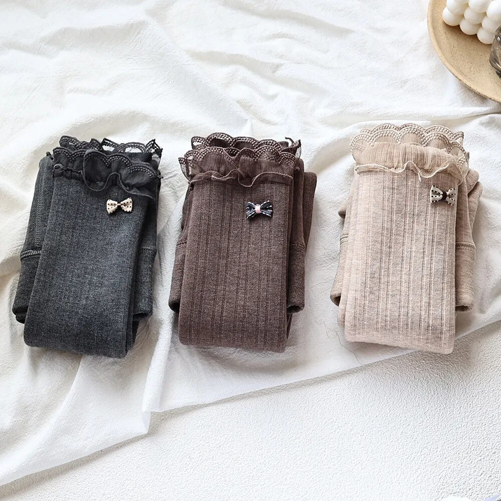 -キッズレギンス 裏ボア 暖パン レギンスパンツ レギパン タイツ リボン レースフリル カーキ グレー ベージュ 3カラー ガールズ 女の子 子供服 - mamahalo shop - レギンスパンツ -  べビー服 - 子供服 - 男の子 - 女の子