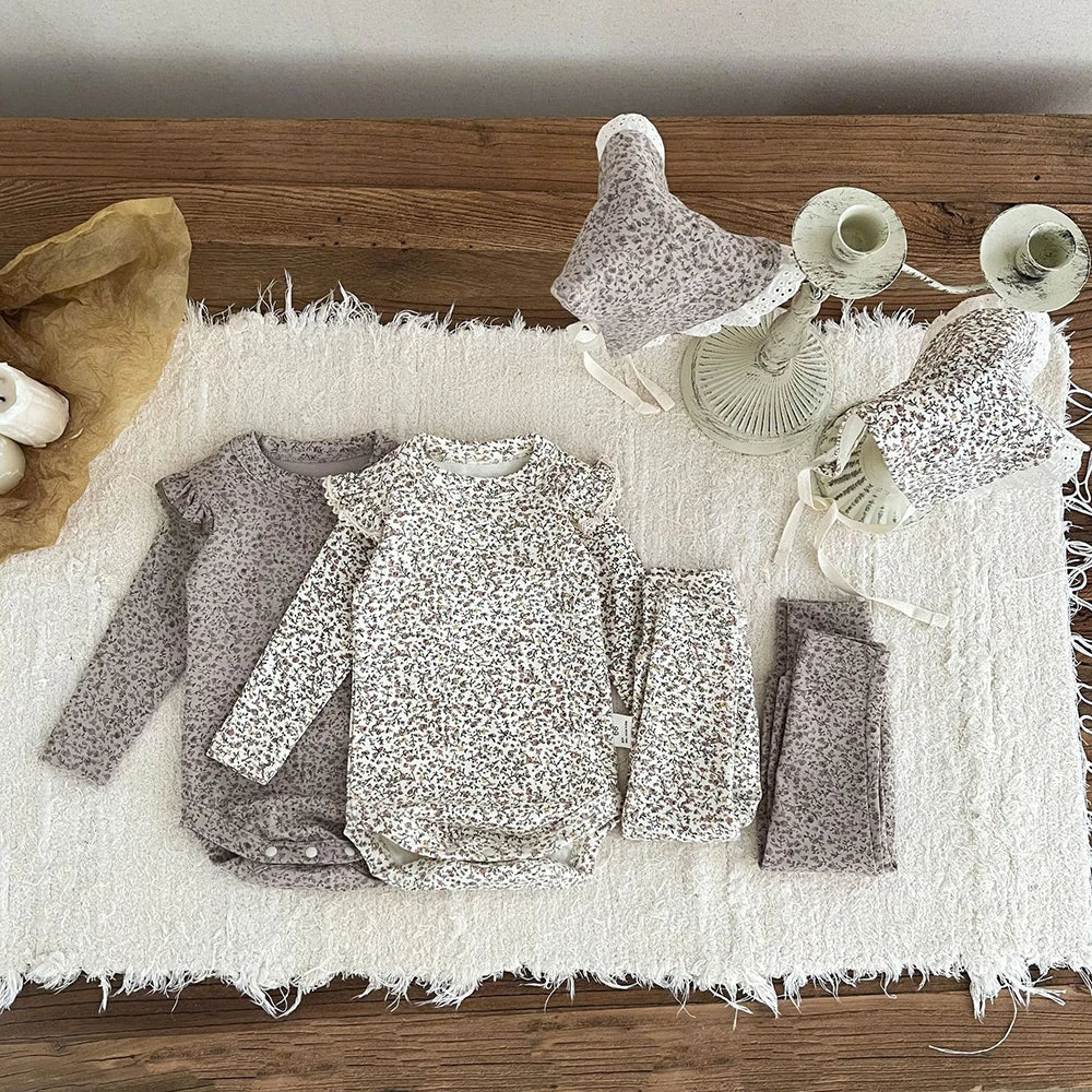 -ベビーセットアップ 3点セット 長袖ロンパース+パンツ+ボンネット帽子 フラワー花柄プリント 2カラー【mh0006570】 - mamahalo shop - ロンパースセットアップ -  べビー服 - 子供服 - 男の子 - 女の子