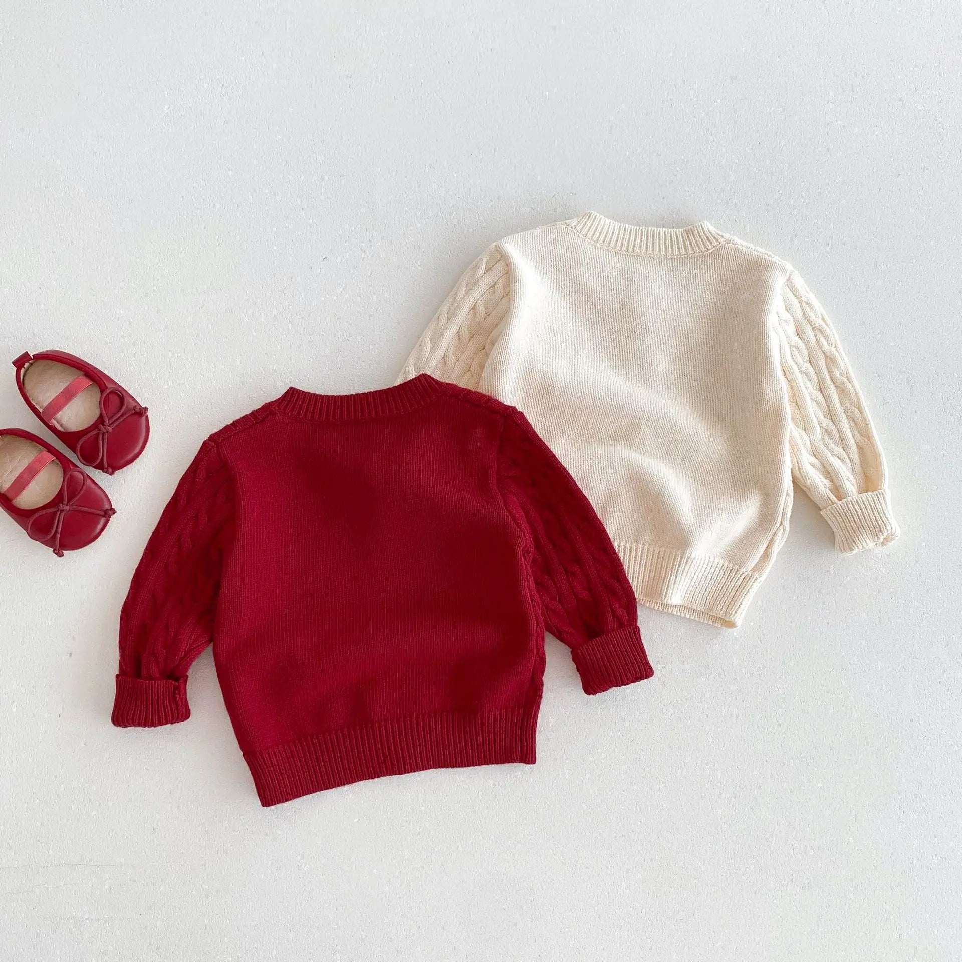 -キッズカーディガン 丸首ニットジャケット アランニット ケーブル編み 2カラー【mh0006657】 - mamahalo shop - カーディガン・パーカー -  べビー服 - 子供服 - 男の子 - 女の子