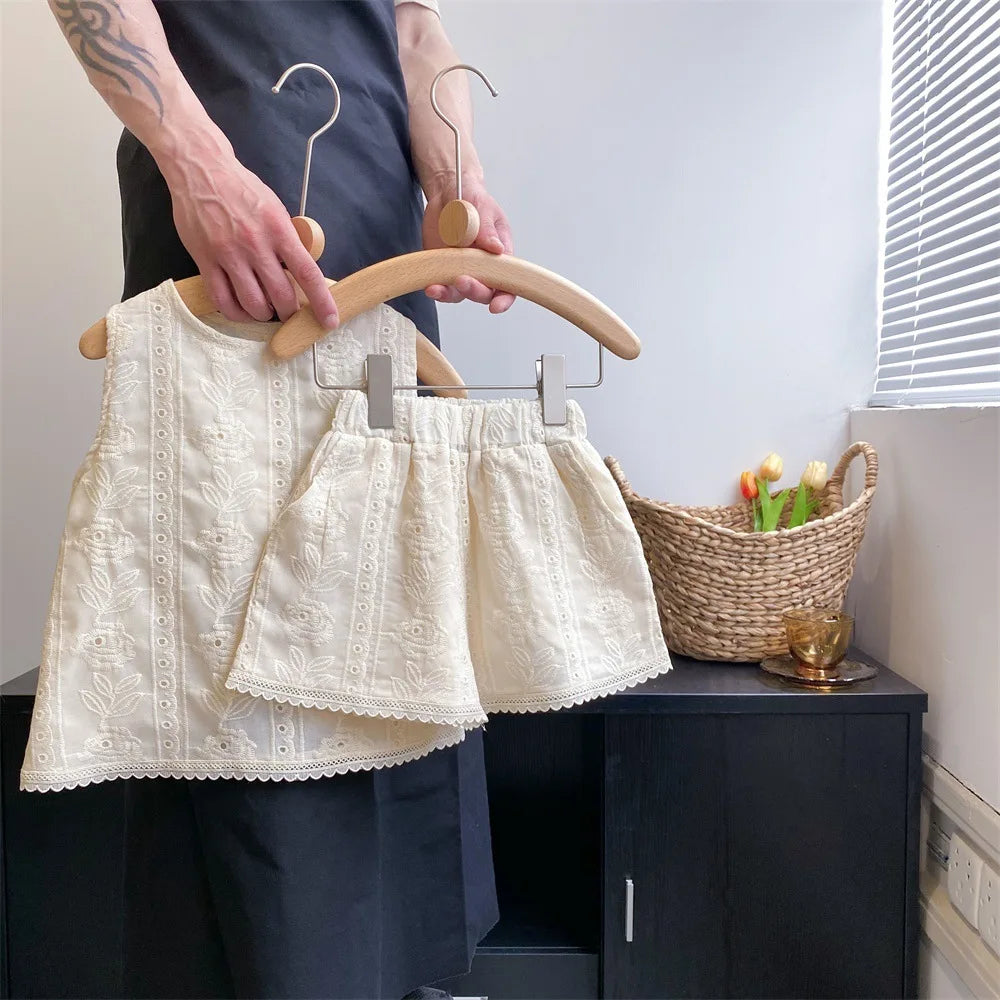 -キッズセットアップ 2点セット ノースリーブブラウス+ショートパンツ レース刺繍フリル - mamahalo shop - ノースリーブセットアップ -  べビー服 - 子供服 - 男の子 - 女の子