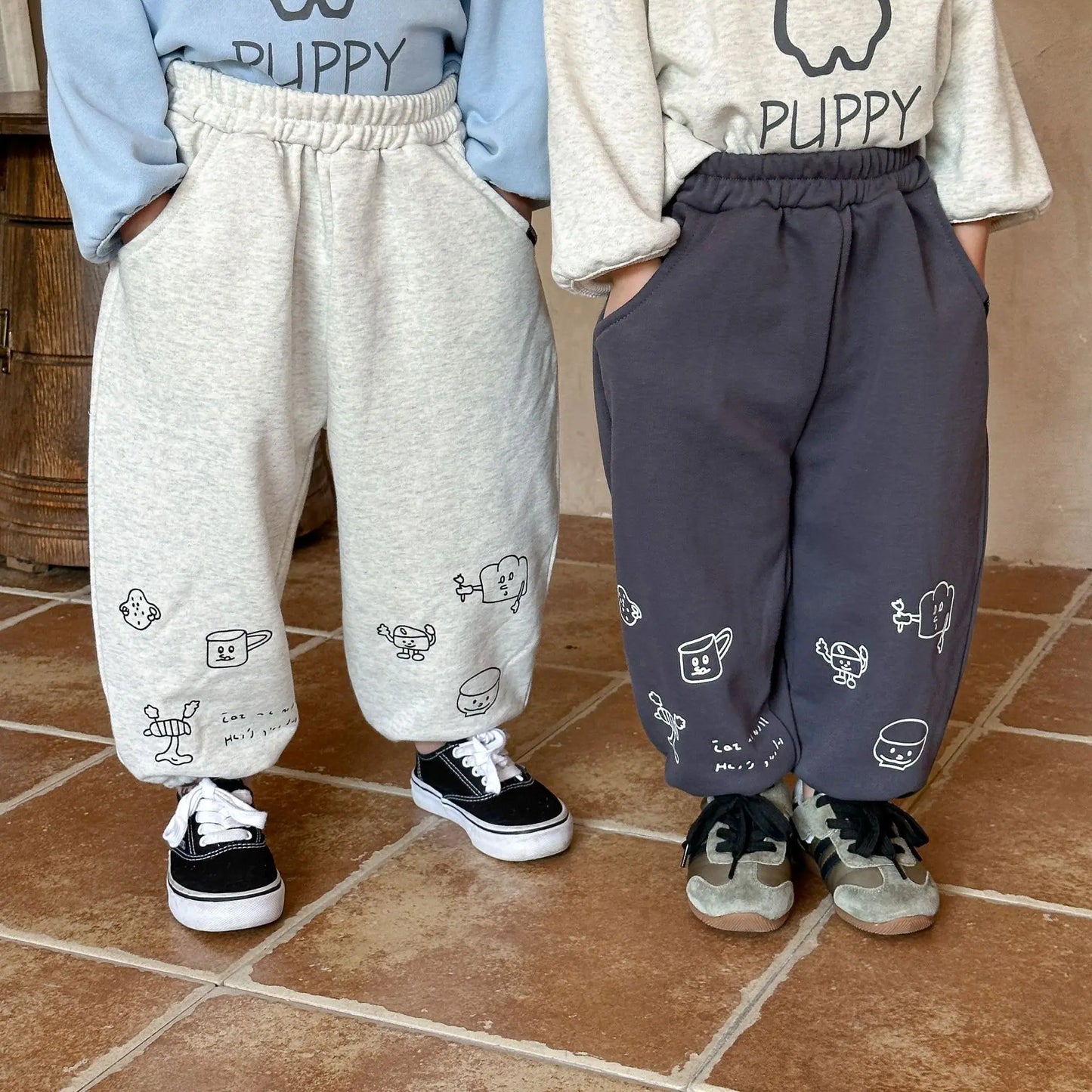 -キッズパンツ スウェットパンツ お絵描きプリント 2カラー【mh0006424】 - mamahalo shop - ロングパンツ・スウェットパンツ -  べビー服 - 子供服 - 男の子 - 女の子