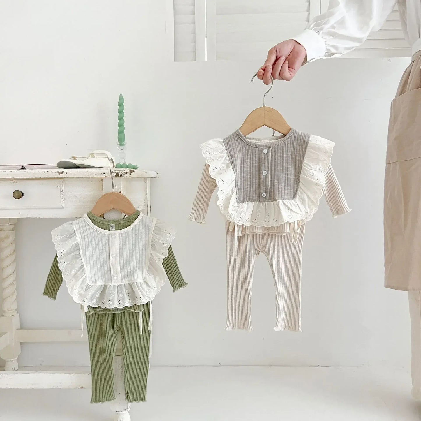 -ベビーセットアップ 3点セット 長袖Tシャツ+ロングパンツ+フリルビブスタイ 2カラー - mamahalo shop - 長袖セットアップ -  べビー服 - 子供服 - 男の子 - 女の子