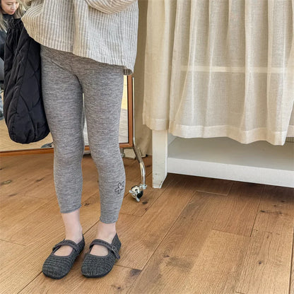 -キッズパンツ フラワーワンポイントプリントレギンスパンツ 3カラー - mamahalo shop - レギンスパンツ -  べビー服 - 子供服 - 男の子 - 女の子