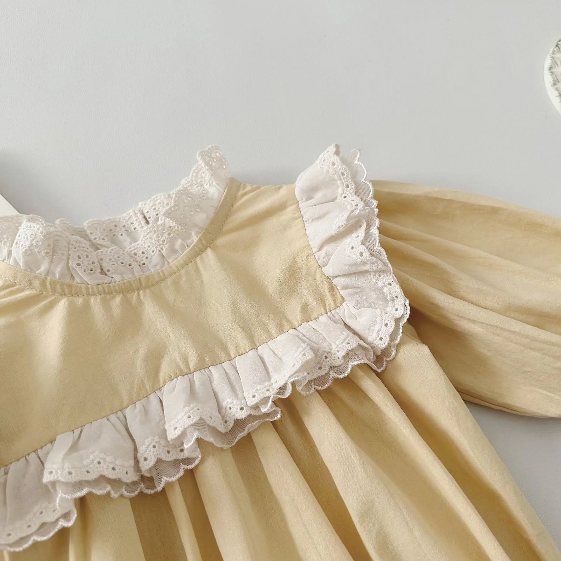 -ベビーロンパース 長袖パフスリーブボディスーツ レーススタンドカラー イエロー【mh0004668】 - mamahalo shop - 長袖ロンパース -  べビー服 - 子供服 - 男の子 - 女の子