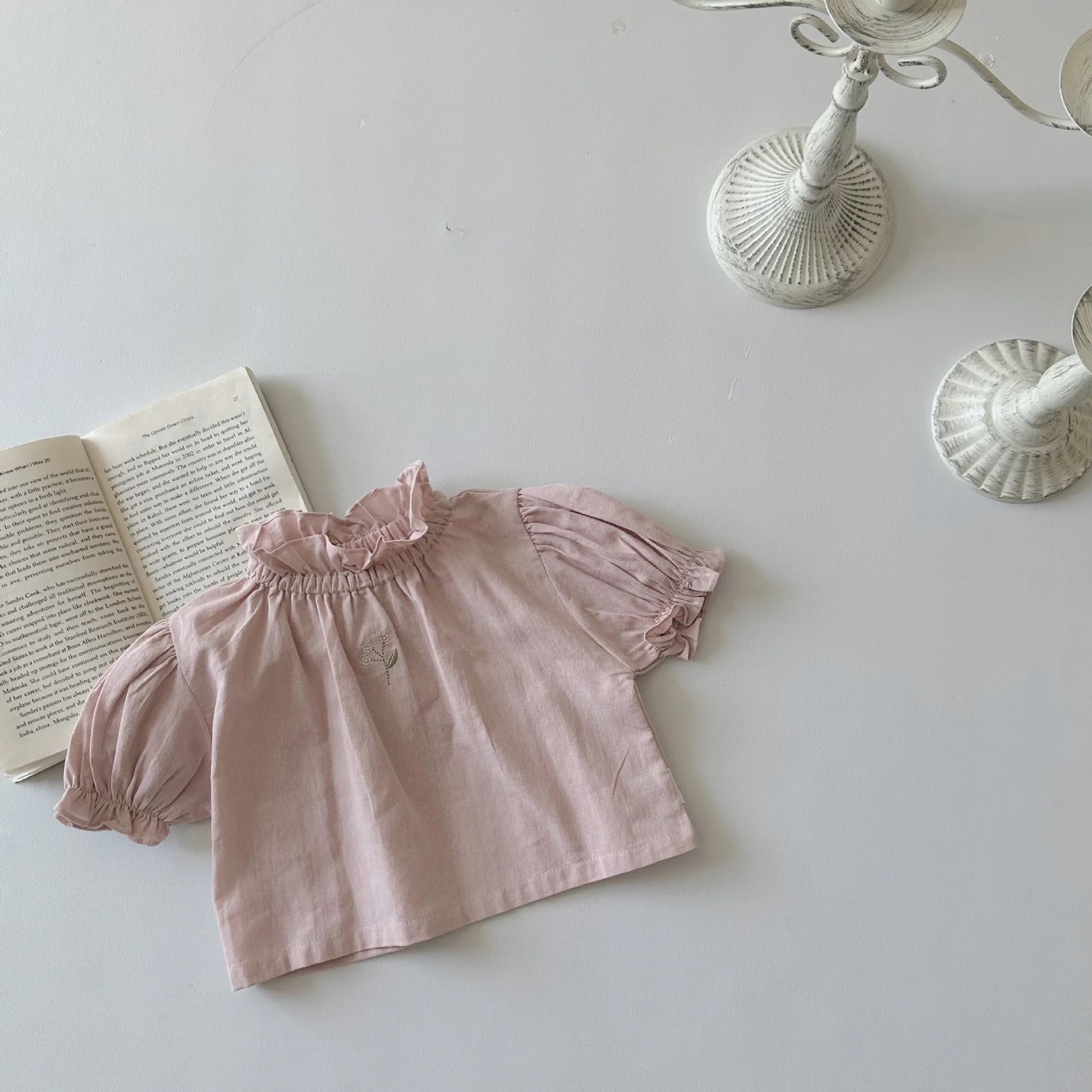 -ベビートップス 半袖パフスリーブ スタンドフリルカラーブラウス どんぐり刺繍ワンポイント 2カラー - mamahalo shop - 半袖シャツ・ブラウス -  べビー服 - 子供服 - 男の子 - 女の子